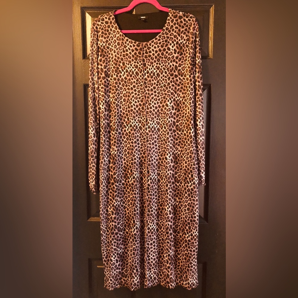 Women’s EUC MEXX Leopard Mesh Maxi Dress
Size XXL
EUC Vintage